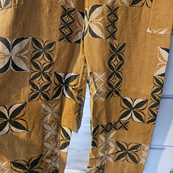 KEALOPIKO KEYHOLE JUMPER - SIZE MEDIUM - MOANA MOTIFS PRINT - MUSTARD/TAN COLOR - Picture 5 of 6